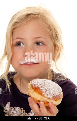 Les enfants avec jelly donut Banque D'Images