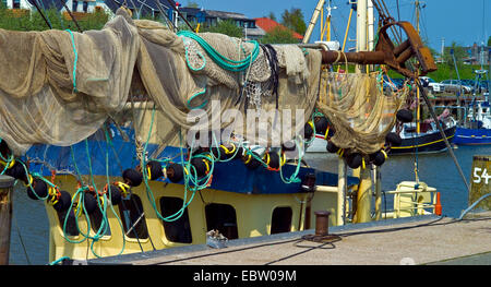 Bateau de crevettes dans le port, l'Allemagne, Schleswig-Holstein, Dithmarschen, Buesum Banque D'Images