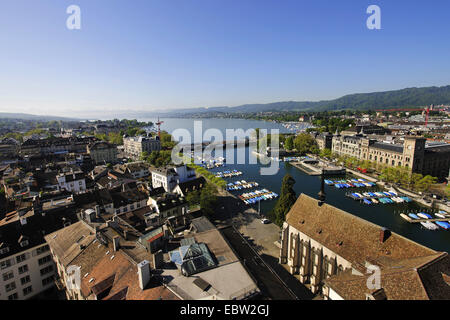 Avis de Zurich avec la rivière Limmat, Quaibruecke pont et le lac Zuerichsee de tower Grossmünster, Suisse, Zuerich Banque D'Images