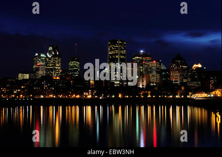 Toits de Montréal avec Harbour dans l'avant-plan, Canada, Québec, Montréal Banque D'Images