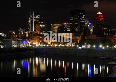 Toits de Montréal avec la vieille ville historique de l'avant-plan, Canada, Québec, Montréal Banque D'Images
