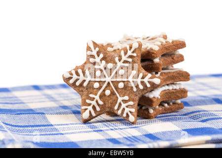 Pains de Noël fait-main isolé sur fond blanc Banque D'Images