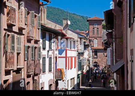 Toen gate dans la Rue d'Espagne, la France, l'PyrÚnnÚes-Atlantiques, St.-Jean-Pied-de-Port Banque D'Images