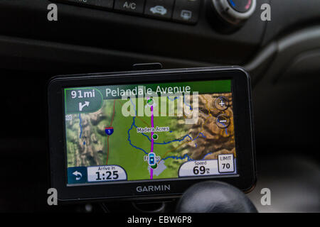 Une unité GPS portable Garmin pour une utilisation dans une voiture Banque D'Images