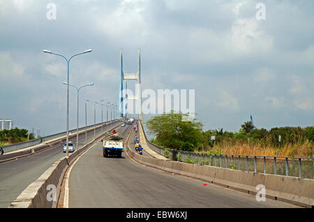 Phu My Bridge est un pont à haubans pont routier sur la rivière Saigon à Ho Chi Minh City, Vietnam. Banque D'Images