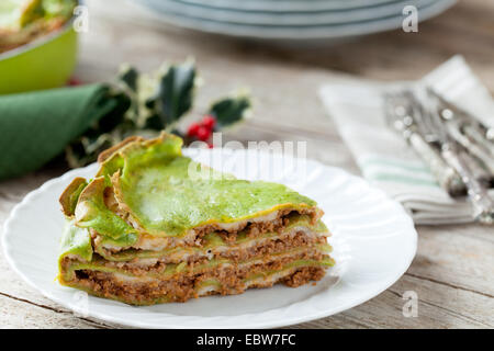 Lasagne aux épinards partie Banque D'Images