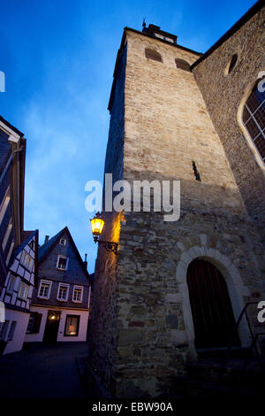 Église dans la vieille ville de Kettwig, Allemagne, Rhénanie du Nord-Westphalie, région de la Ruhr, à Essen Banque D'Images