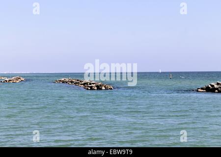 Rochers sur la mer Adriatique en Italie Banque D'Images