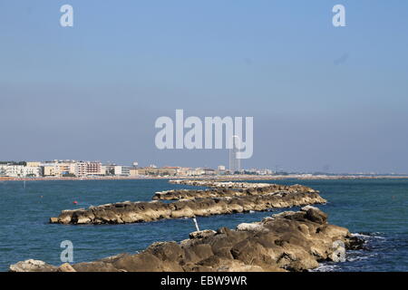 Rochers sur la mer Adriatique en Italie Banque D'Images