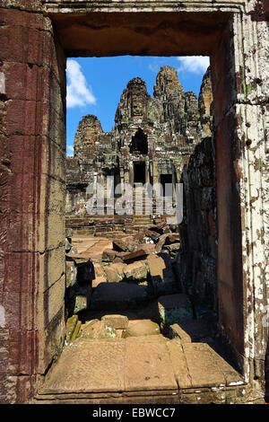 Bayon, temple Khmer à Angkor Thom, Siem Reap, Cambodge. Construit à la fin du 12e / début 13e siècle comme le modèle caractéristique de l'état officiel Banque D'Images