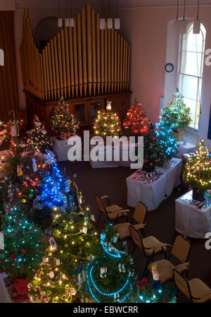 Festival de l'arbre de Noël, l'Église méthodiste à Chipping Norton, Oxfordshire, UK Banque D'Images