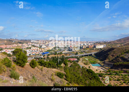 Vue depuis la colline vers la mer Méditerranée. Malaga, Espagne. Banque D'Images