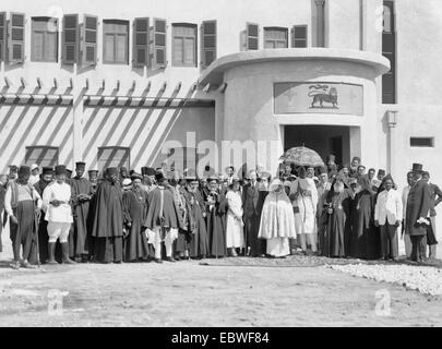 En bas de la vallée du Jourdain, de la mer de Galilée à la mer Morte. Reine de l'Éthiopie à la Jordanie monastère. Prélats et au dévouement des notables, vers 1925 Banque D'Images