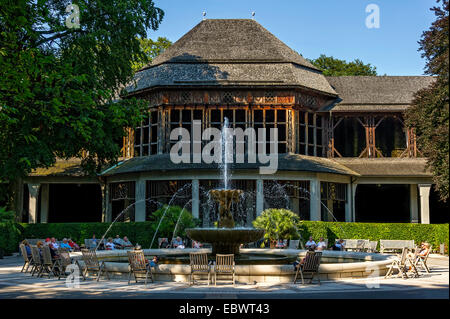 AlpenSole fontaine avec des eaux de guérison à la saline salt works, open air salin, spa, Bad Reichenhall, Haute-Bavière, Bavière Banque D'Images