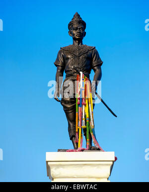 Monument avec une statue du roi Meng Rai, Chiang Rai, la province de Chiang Rai, dans le Nord de la Thaïlande, Thaïlande Banque D'Images