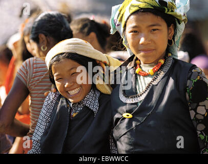 Deux filles à Dasaain Sherpa, Népal, Seduwa festival Banque D'Images