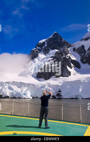 Passager sur Antarctic Dream dans le Canal Lemaire, l'Antarctique Banque D'Images