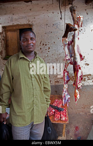 Boucher au travail, manque d'hygiène, Burundi, Cankuzo, Cankuzo Banque D'Images