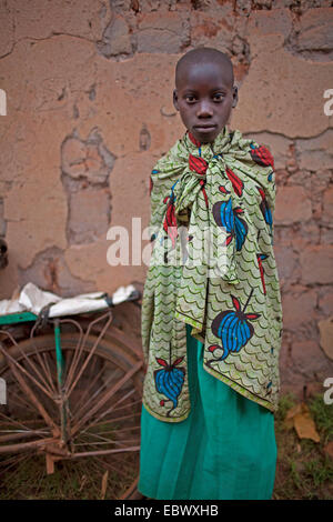 Portrait of young girt en vêtements traditionnels, Burundi, Karuzi, Buhiga Banque D'Images