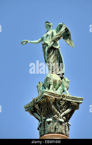 Statue de la déesse sur Concordia haut de l'Jubilaeumssaeule sur la Schlossplatz, Allemagne, Bade-Wurtemberg, Stuttgart Banque D'Images