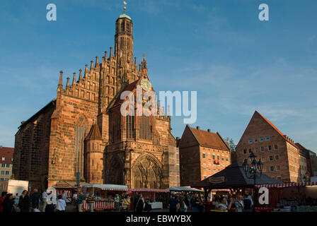 La Frauenkirche, l'église Notre Dame à principal marché dans la lumière du soir, en Allemagne, en Bavière, Franken, Franconia, Nuernberg Banque D'Images