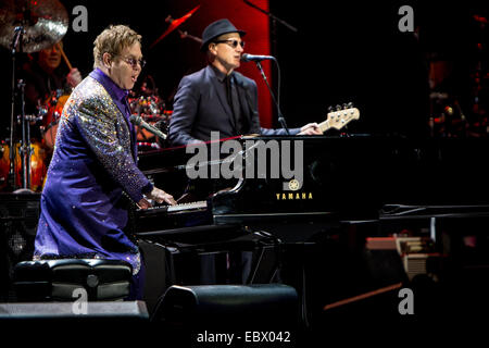 Milan Assago Italie. Le 04 décembre 2014. Sir Elton John effectue live au Mediolanum Forum au cours de la derrière le 'Tour' Piano Crédit : Rodolfo Sassano/Alamy Live News Banque D'Images