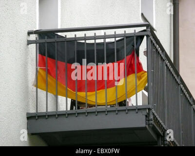 Allemagne drapeau sur le balcon, l'Allemagne, la Bavière Banque D'Images