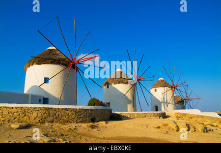 Les moulins à vent sur la plage, Grèce, Mykonos Banque D'Images