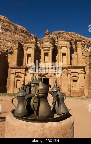 Ancien monastère de porche, PÚtra Ed Deir, Jordanie, Petra Banque D'Images