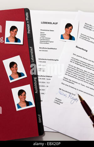 Demande et CV en allemand avec plusieurs photos Banque D'Images