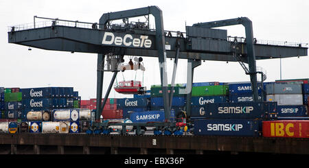 Port à conteneurs à Vinckekanal à Duisburg, en Allemagne, en Rhénanie du Nord-Westphalie, région de la Ruhr, Duisburg Banque D'Images