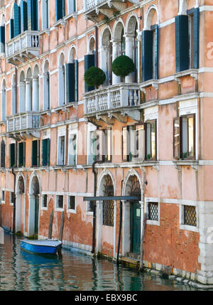 Au palais d'un canal dans le trimestre, CannarÚgio Italie, Venise Banque D'Images