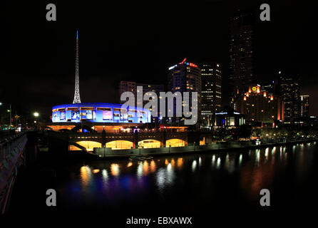 Melbourne la nuit ; voir le long de la rivière Yarra, Australie, Victoria, Melbourne Banque D'Images