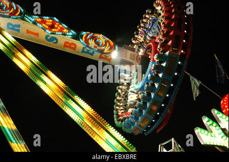 Carrousel à l'Oktoberfest de Munich dans la nuit, l'Allemagne, Bavaria, Munich Banque D'Images