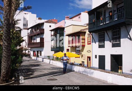 Balcons typiques dans l'Avenida Maritima, Canaries, La Palma, Santa Cruz de La Palma Banque D'Images