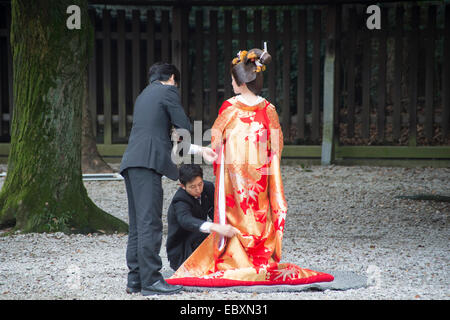 Les cérémonies de mariage au Temple de Meiji à Tokyo, Japon. Banque D'Images