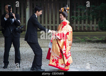 Les cérémonies de mariage au Temple de Meiji à Tokyo, Japon. Banque D'Images