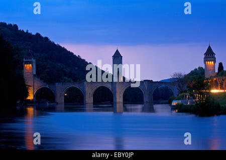 Pont Valentre bridge at Dusk, Lot, Cahors, Lot, Quercy, Via Podiensis, Chemin de Saint Jacques, France, Europe Banque D'Images