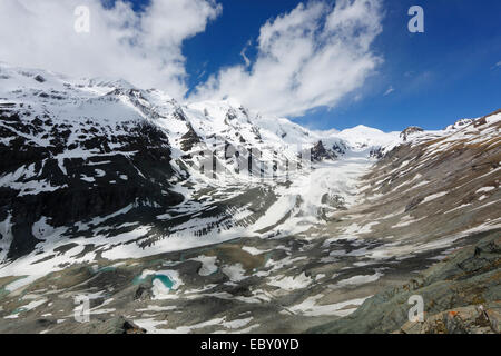 Vue depuis Kaiser-Franz-Josefs-Hoehe Pasterze Glacier avec plus de montagne Grossglockner, à gauche, et le Johannisberg Mountain Banque D'Images