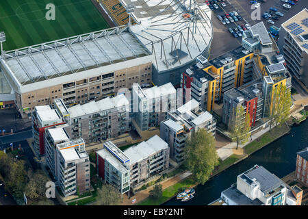 Une vue aérienne d'un nouveau développement résidentiel près de Carrow Road, Norwich Banque D'Images