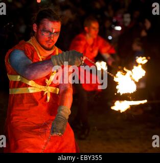 Artistes de Beltane Fire Society effectuer à l'Sunhuinn sur événement Halloween à Édimbourg, Écosse Banque D'Images