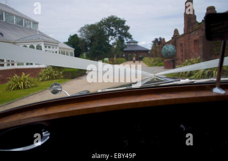 Intérieur d'une voiture de mariage Banque D'Images