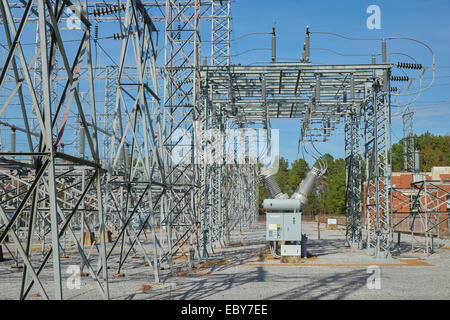Station de transfert d'énergie à la centrale hydroélectrique Jordan Dam, Alabama, États-Unis. Banque D'Images