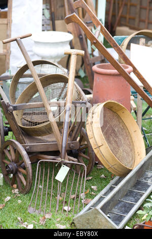 Équipement de jardinage vintage en vente Banque D'Images