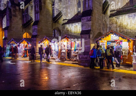 Marché De Noël De La Cathédrale De Winchester, Hampshire, Angleterre, Royaume-Uni. Banque D'Images