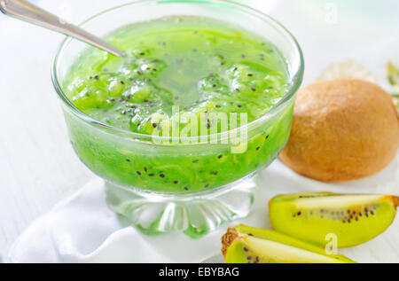 confiture de kiwi Banque D'Images