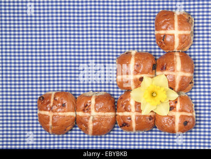 Les brioches préparé pour les fêtes de Pâques, UK, Banque D'Images