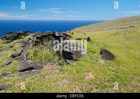 L'île de Pâques Rapa Nui, aka Orongo Rapa Nui, NP, l'UNESCO. Vestiges de pierre du village de cérémonie d'Orongo. Banque D'Images