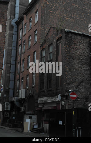 Durnbridge abandonnés portrait oblique Fournitures bâtiment à côté de briques rouges arrière Maison Piccadilly Back Piccadilly, Manchester, Banque D'Images