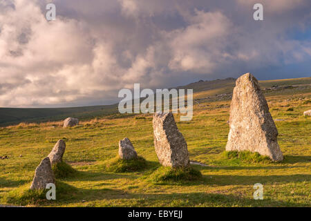 Pierres mégalithiques, partie de Merrivale, Dartmoor, rangée de pierre Devon, Angleterre. L'été (juillet) 2014. Banque D'Images